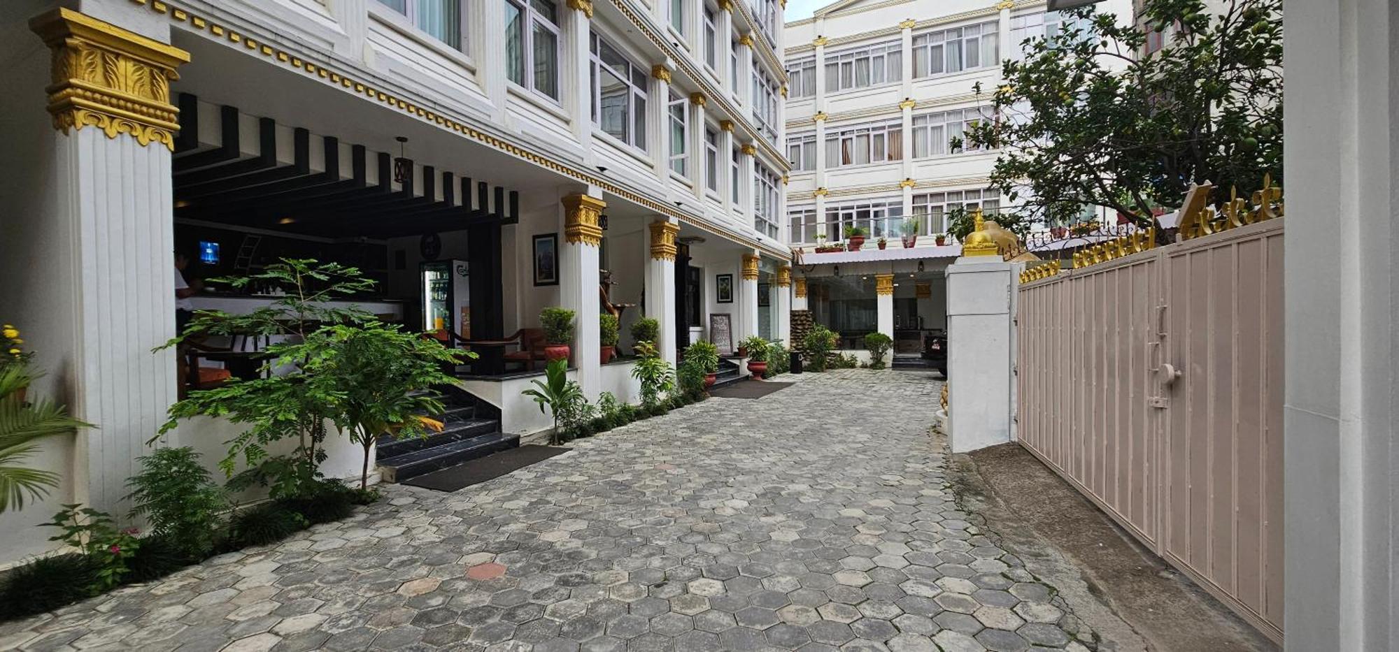Durbar Hotel & Residence Kathmandu Exterior photo