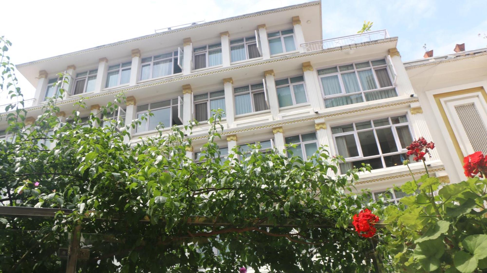 Durbar Hotel & Residence Kathmandu Exterior photo